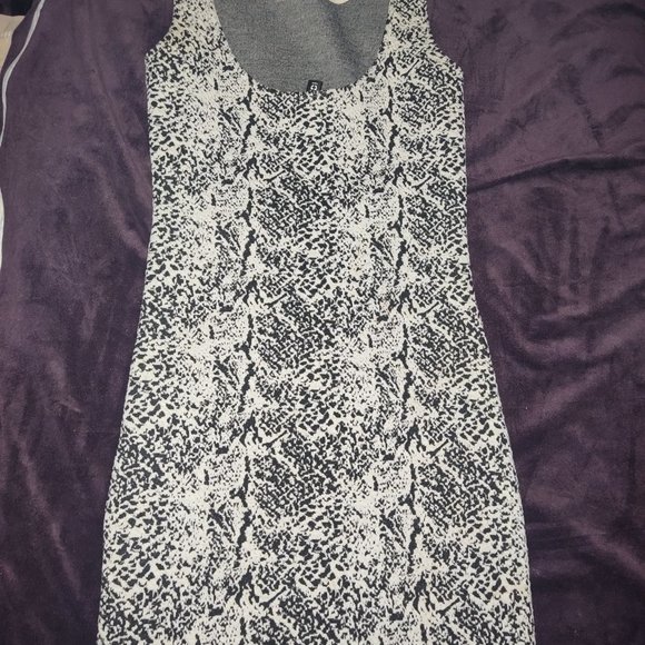 Dresses - Picture 5 of 12